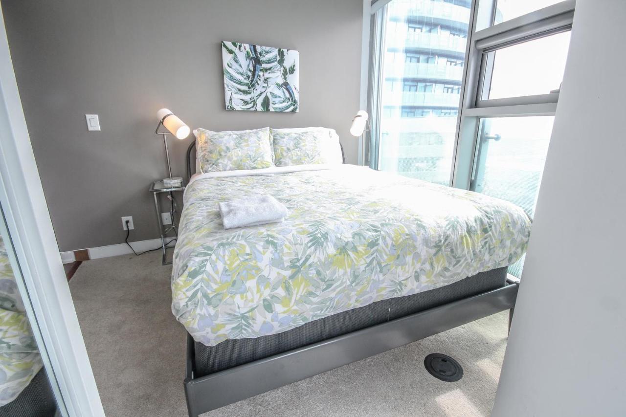 Sarkar Suites - Entertainment District Toronto Phòng bức ảnh