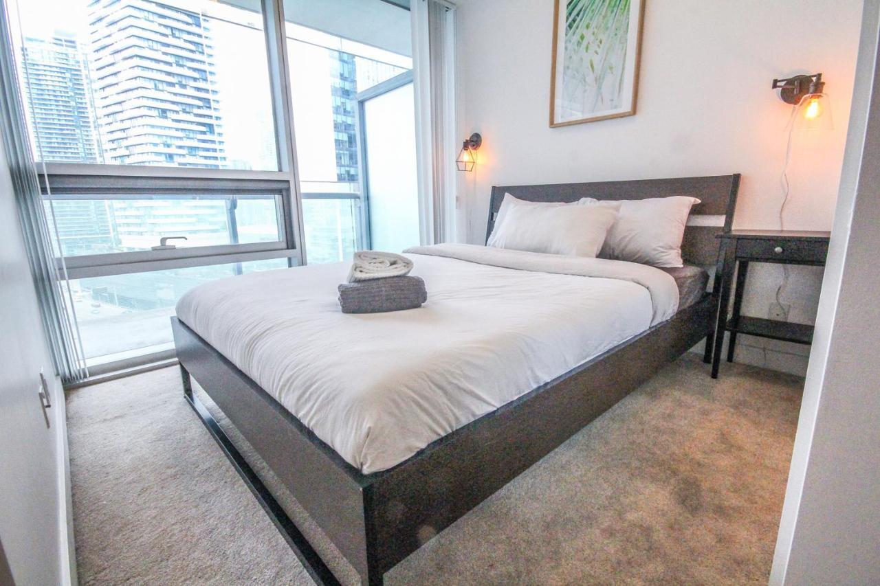 Sarkar Suites - Entertainment District Toronto Phòng bức ảnh